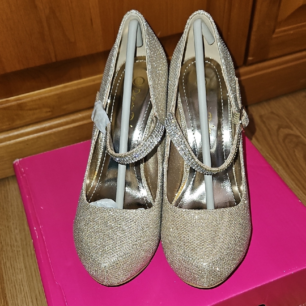 Elegant Gold Mary Jane 3 Inch Heels